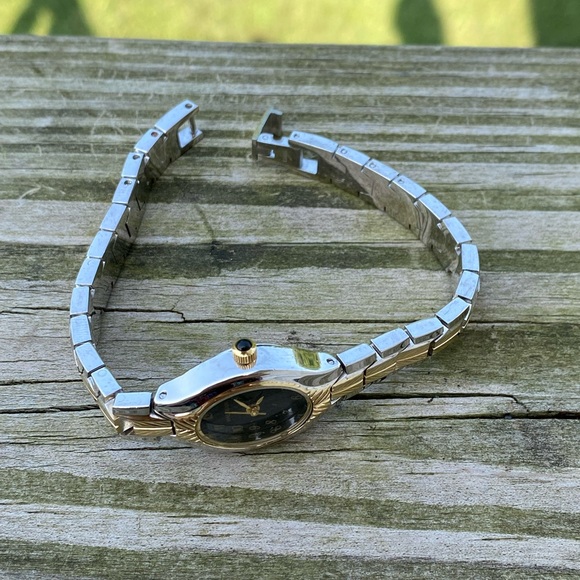 Waltham gold silver woman’s Watch black oval face WAW024 Japan movement - Picture 10 of 12